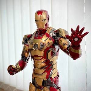 Iron Man 3 - 1/4th Mark XLII Collectible Figure 아이언맨3 피규어
