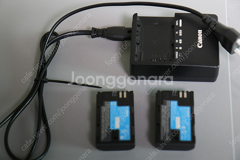 캐논 70D + 세로그립 BG-E14 팝니다.--4