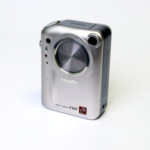 후지필름 (FUJI FILM) 파인픽스 F601Z / 레트로 카메라 판매합니다.