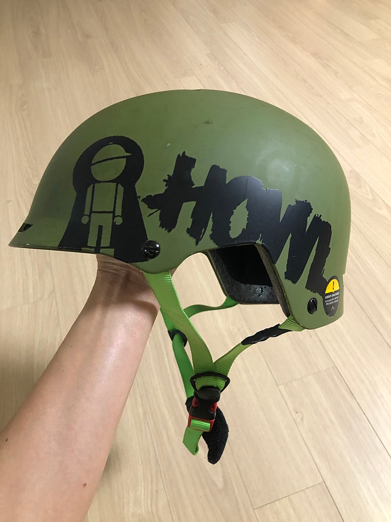 쉬레드 스노우보드 스키 헬멧 남녀공용 M-L 사이즈