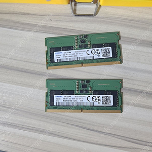 삼성 노트북용 ddr5램 8기가 두 장 팝니다.