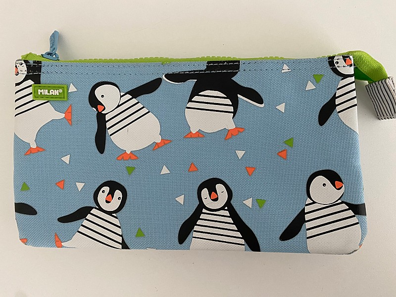 밀란MILAN 펭귄필통 판매합니다.--0