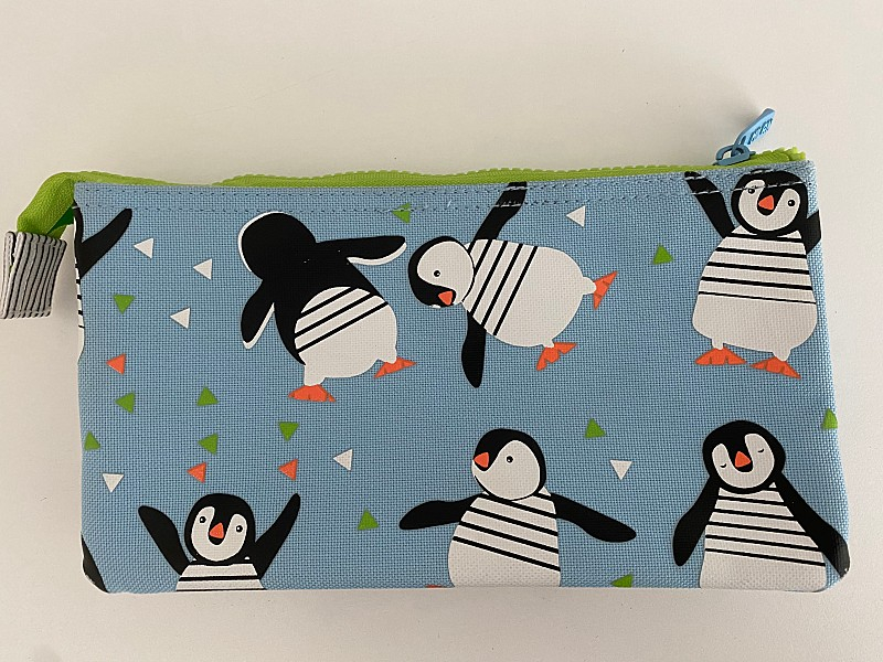 밀란MILAN 펭귄필통 판매합니다.--2