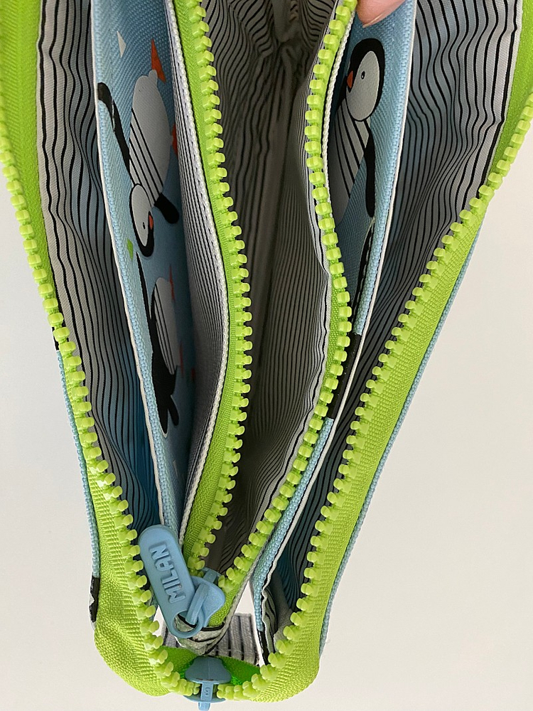 밀란MILAN 펭귄필통 판매합니다.--3