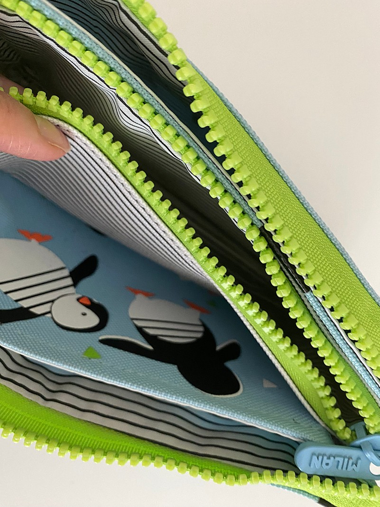 밀란MILAN 펭귄필통 판매합니다.--7