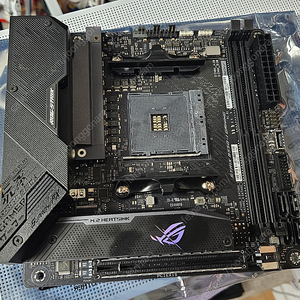 ASUS ROG STRIX B550-I GAMING 팝니다.