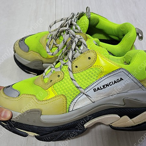 [판매] 발렌시아가 트리플S 형광(네온) BALENCIAGA TRIPLE S NEON YELLOW 42사이즈 // 30만원에 판매합니다. *정품입니다