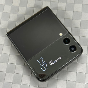 갤럭시 Z플립3 블랙 256기가 터치정상 미세멍 11만에판매합니다
