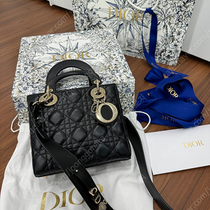 정품 디올 DIOR 레이디백 스몰 블랙 까나쥬