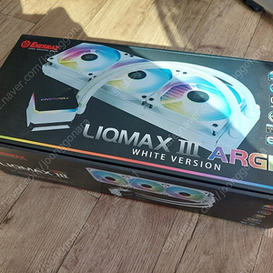 에너맥스 리큐맥스 ENERMAX LIQMAX3 ARGB 360 3열 화이트 팝니다