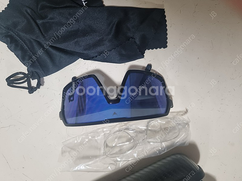 자전거 선글라스 톰하디 변색렌즈 팝니다--1
