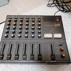 TASCAM M-06 빈티지 아날로그믹서