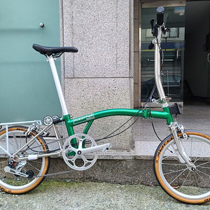 유사 브롬톤 에이스오픽스 트라이폴드 접이식자전거 팝니다. 5단 새제품 니켈파츠버전