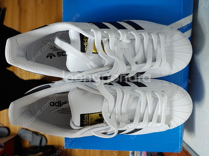 아디다스 슈퍼스타 270mm(신상품, 화이트에 검정색 삼선, 가장 기본색상모델)--2