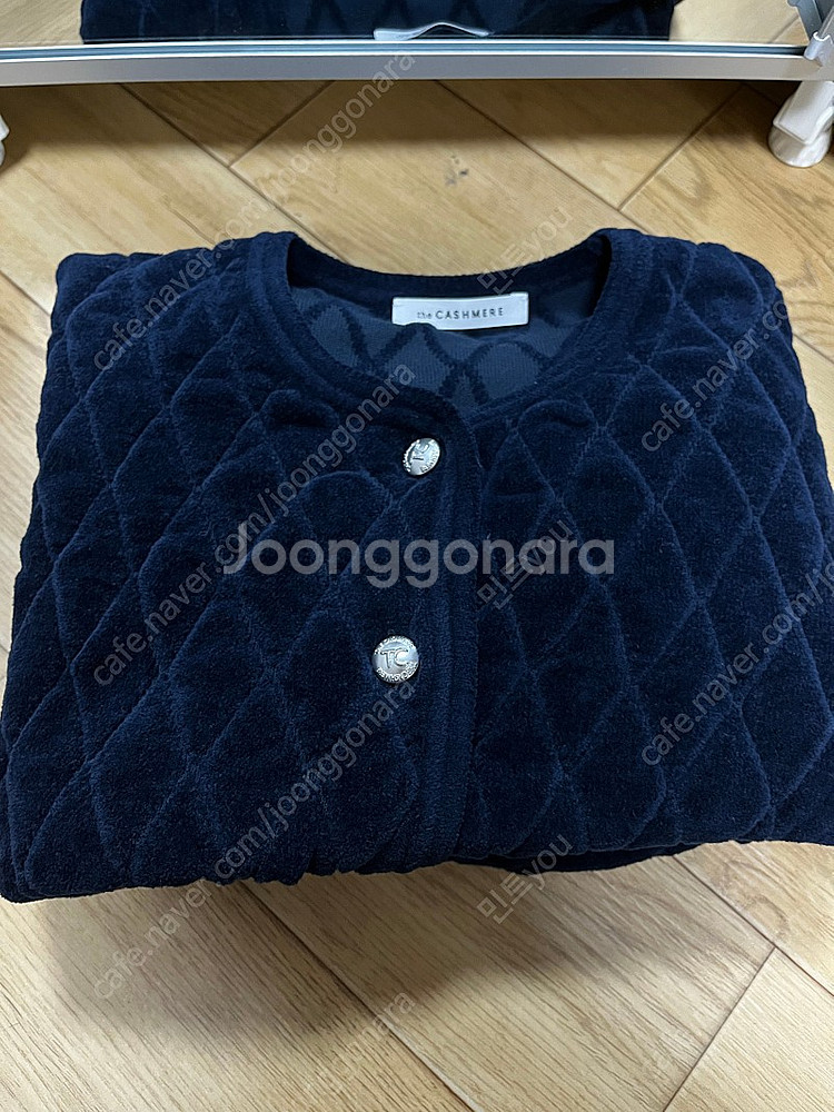 더캐시미어 벨벳 퀼티드 니트 자켓--5