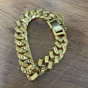 순금20돈 팔찌 판매합니다.