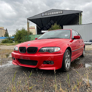 BMW E46 부품차 각개합니다 휠,시트,내장재,휠타이어,기어봉,뒷범퍼,후미등,전조등,공조기,그릴,트렁크,사이드미러,쇼바,엔진,미션부품,센터콘솔,하체,머플러,안개등,ECU,TCU