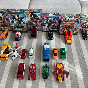 헬로카봇(맥스도저,저스포스,레드와일러,스카이스왓,메가볼드,비트런,마이티가드,로드세이버,에이스레스큐,우가바,아머포스,킹가이저)