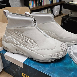 푸마Ⅹ코셰 플렉서스 미드 라이트 그레이 Plexus Mid KOCHE Feather Gray 하이탑 스니커즈(US size 8.5 국내 265)
