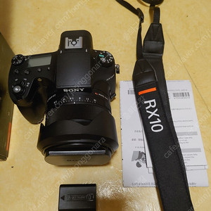 DSC-RX10M4 카메라