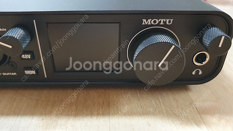 motu M2 오디오인터페이스 팝니다.--2