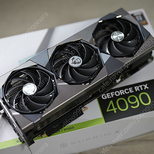 지포스 RTX 4090 슈프림X 팝니다