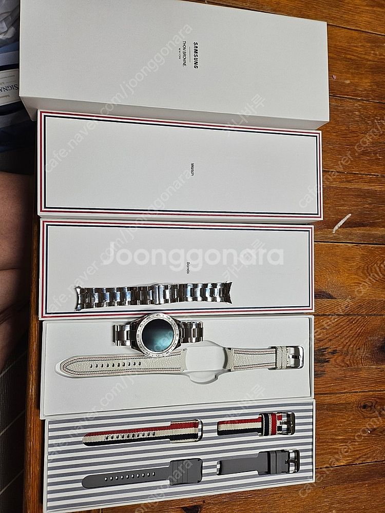 워치4 톰브라운 팝니다--0
