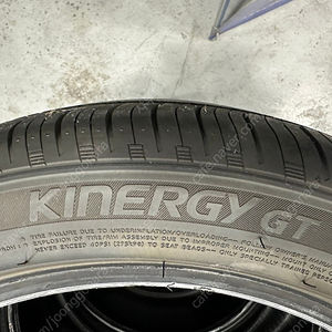 중고 키너지GT 225/45R/17 타이어 4짝 일괄판매합니다.