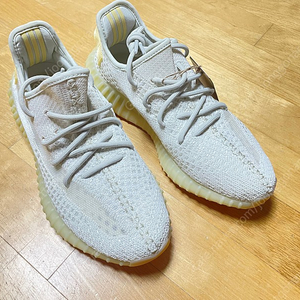 yeezy boost 350v2 light