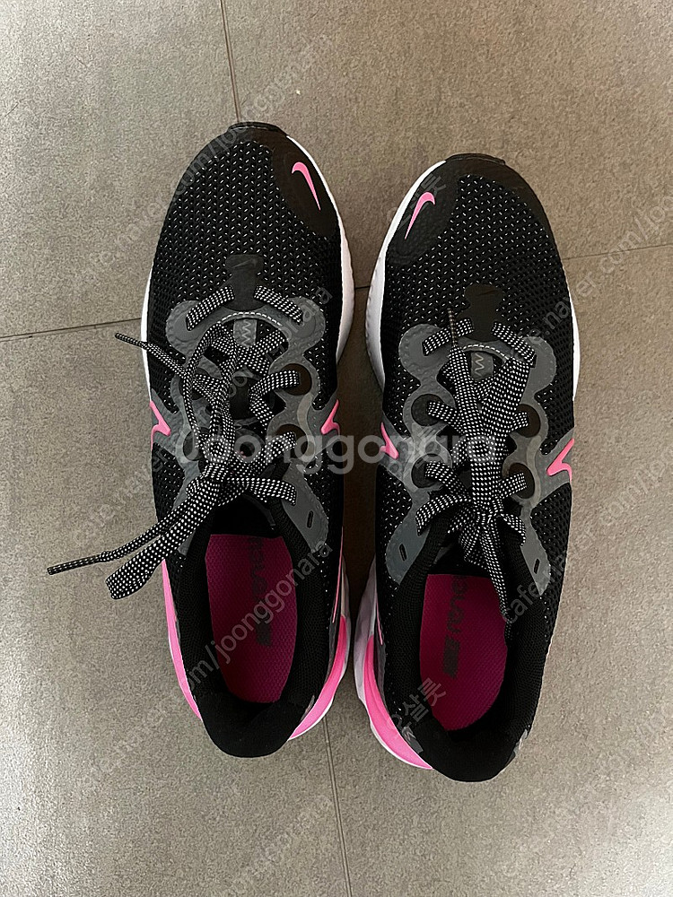 나이키 여성 운동화(새상품)--1