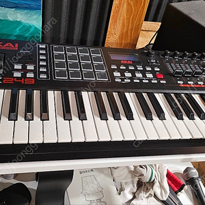 akai 아카이 mpk249 마스터 건반 팝니다.