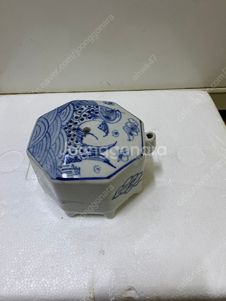 큰 잉어가 요동치는 커다란 백자연적 | 예술작품/골동품/수집 | 중고나라