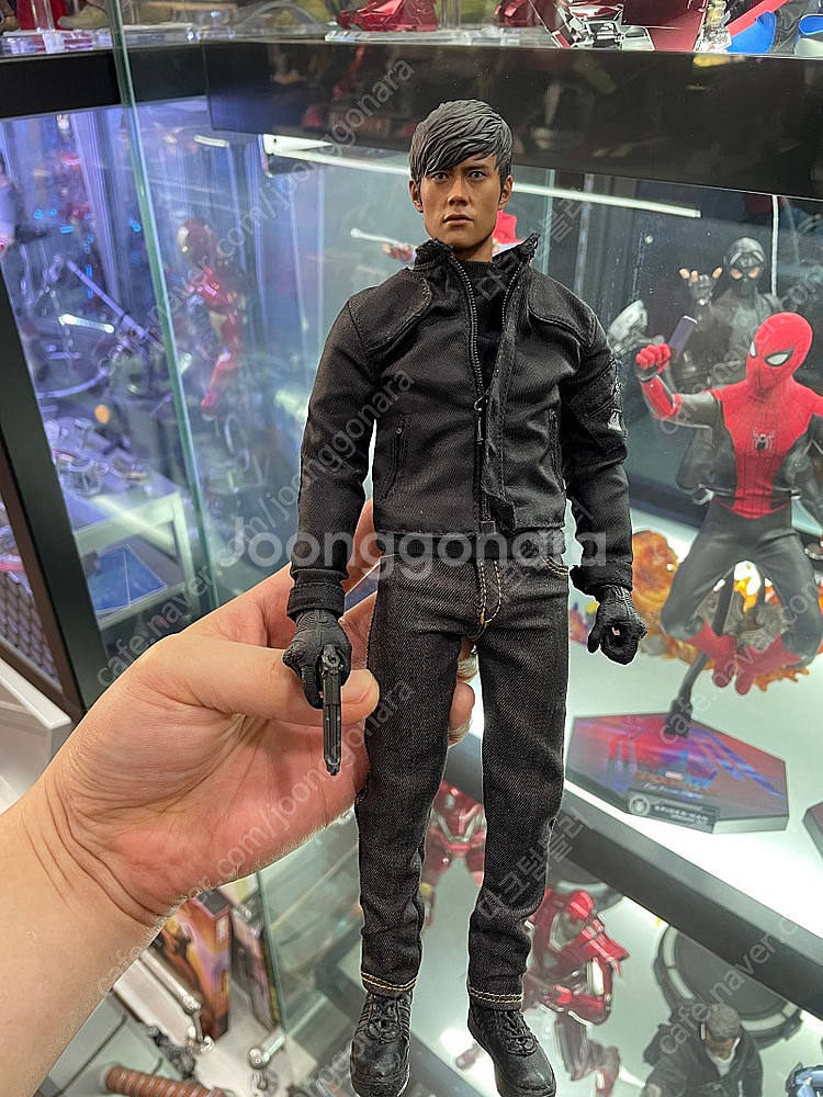 플레이토이 힛걸 , 이병헌 커스텀 피규어 팝니다.--0