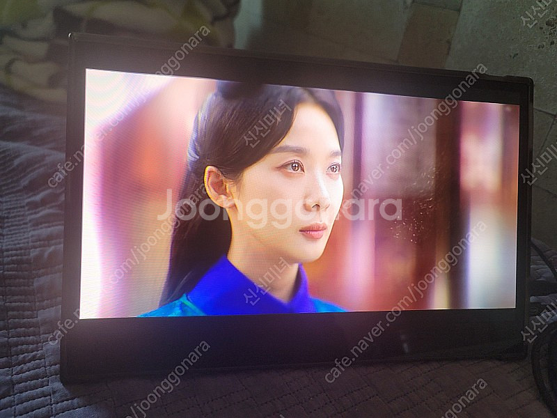 한성 oled 13.3인치 포터블모니터 팝니다.--0