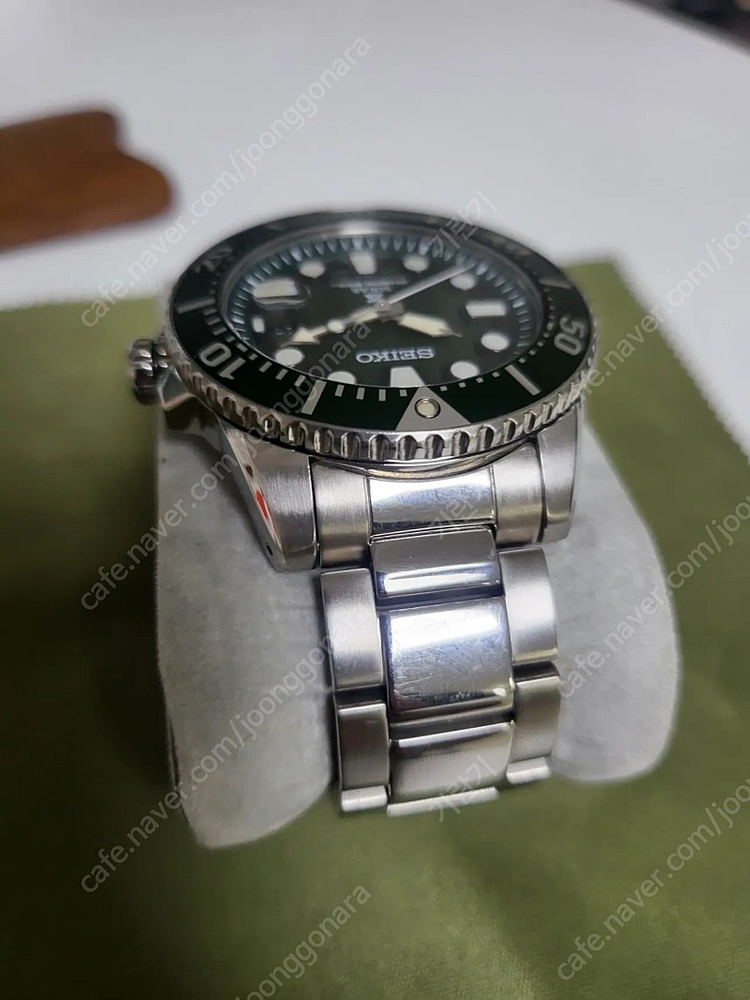 세이코 솔라 다이버 헐크 이미지