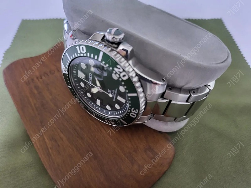 세이코 솔라 다이버 헐크 이미지