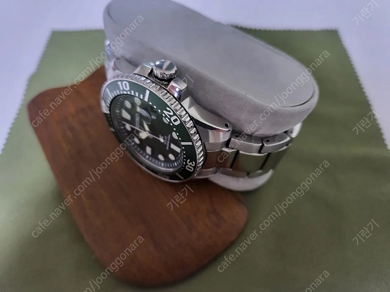 세이코 솔라 다이버 헐크 이미지