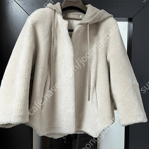 핑크 아이보리 케이프 무스탕 이미지