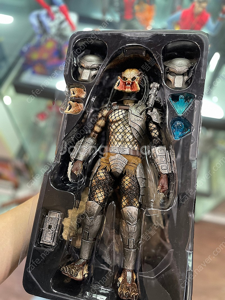 핫토이 클래식 프레데터 2.0 팝니다.--0