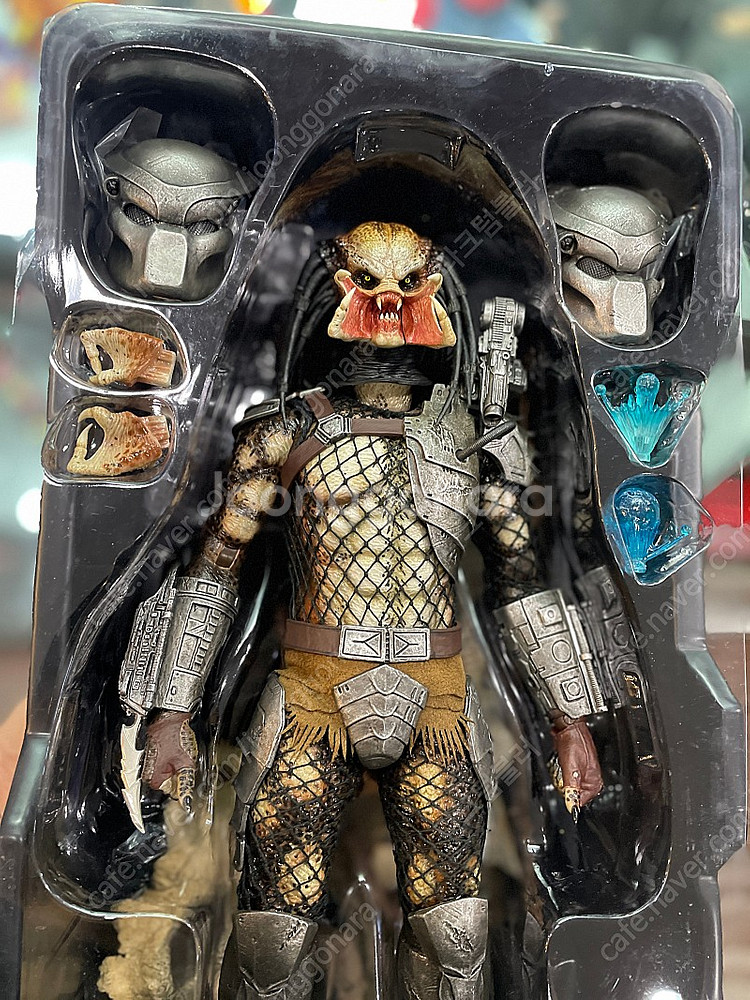 핫토이 클래식 프레데터 2.0 팝니다.--1