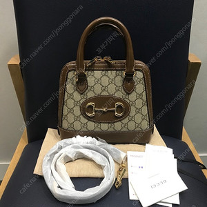 구찌 홀스빗 1955 미니 탑 핸들백 토트백 겸 크로스백 신형