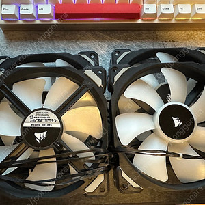 커세어 시스템 쿨러팬과 RGB 확장키트 판매합니다.