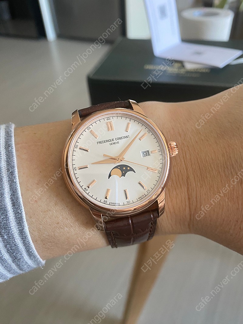 프레드릭콘스탄틴 fc-330v5b4 문페이즈 시계 팝니다 | 중고나라 - 안심되는 중고거래, image size:800x1067