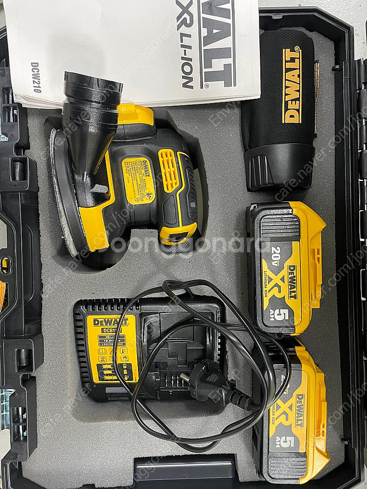 디월트 무선샌딩기 배터리2 충전기 세트--0