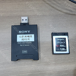 XQD 128 GB + 정품 리더기 판매합니다.