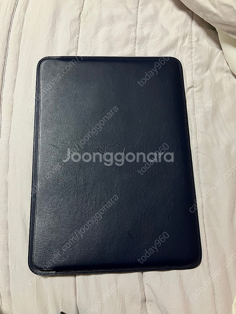 애플 정품 가죽 슬리브 미드나이트 13인치--0