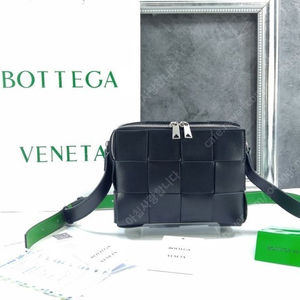 보테가베네타 BOTTEGA VENETA 23FW 카세트 카메라 백 블랙 패러킷