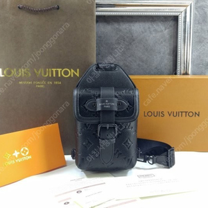 루이비통 LOUIS VUITTON M45912 시마 소뮈르 슬링백