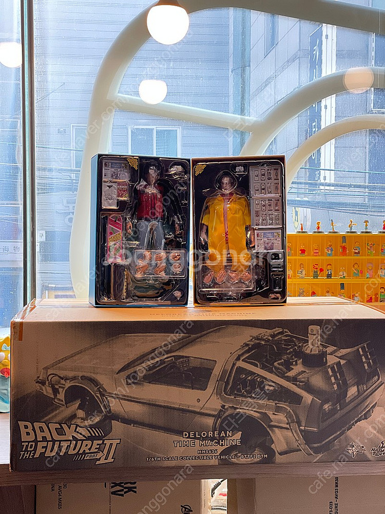 핫토이 백투더퓨쳐2 드로리안 + 마티 + 브라운박사 팝니다.--5