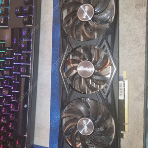 고장난 그래픽 카드 부품용 이엠텍 rtx 2080 oc 8gb 블랙에디션 팝니다.